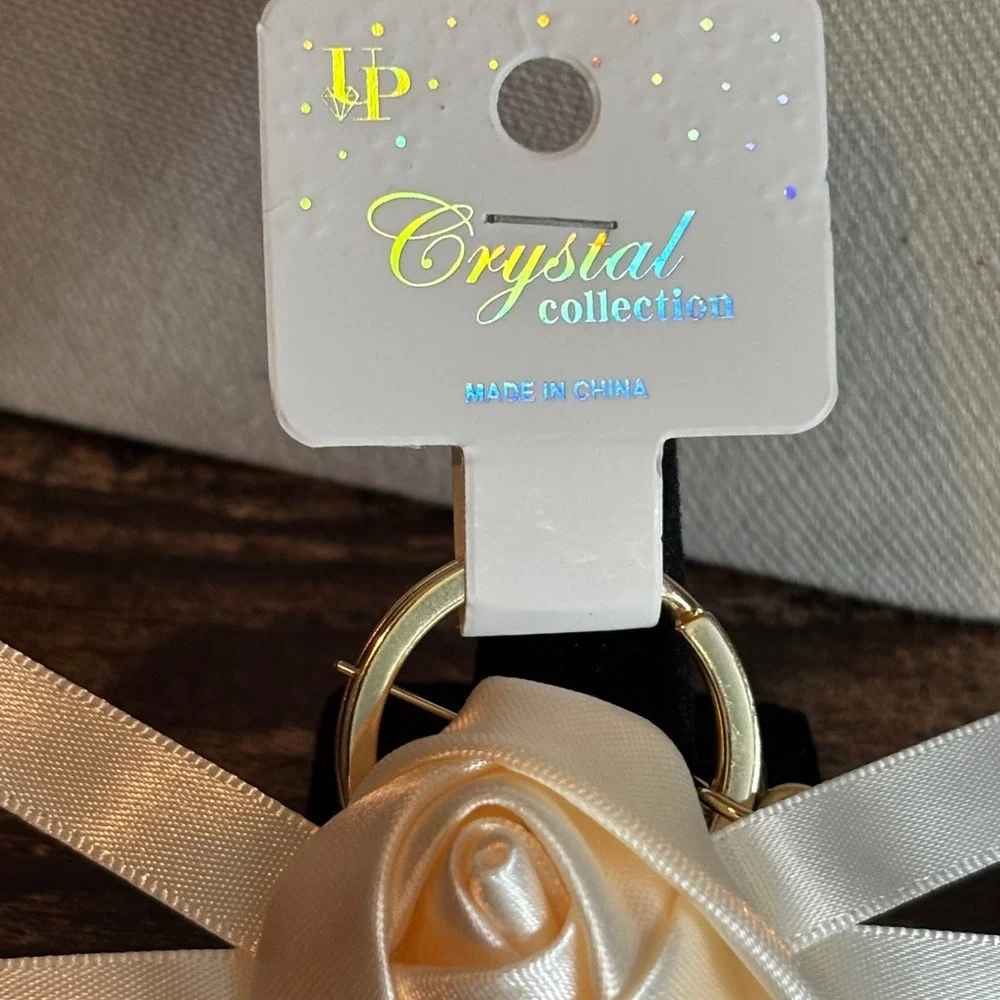 Crystal Collection Ivory Satin Rose Faux Pearl Bow Keychain Gold Tone Clasp